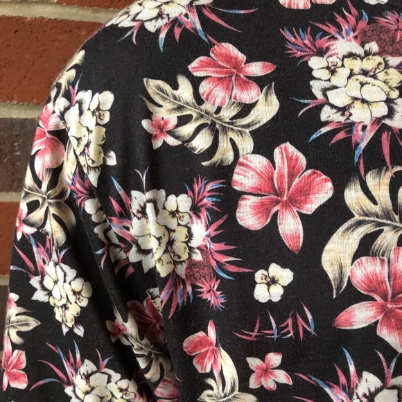 (SOLD) Floral T-Shirt - Picture 2 of 2